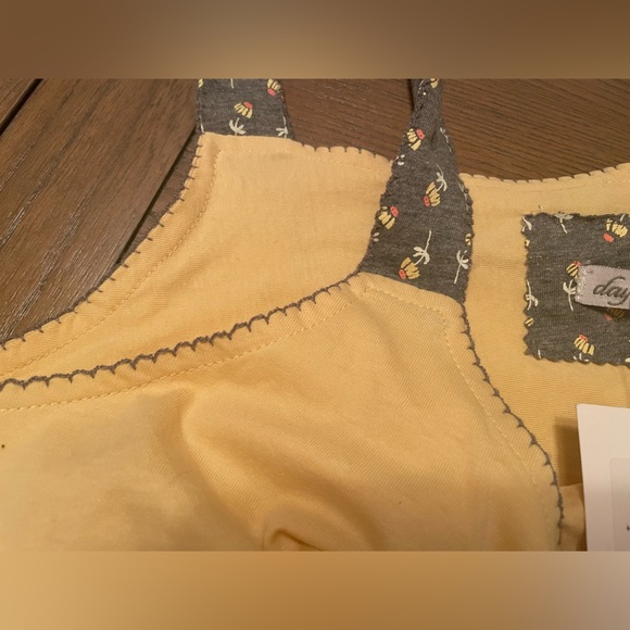 Day & Night Womans No STRESS Yellow & Gray Tank Top NWT Size Medium Daisy Cotton - Picture 5 of 7